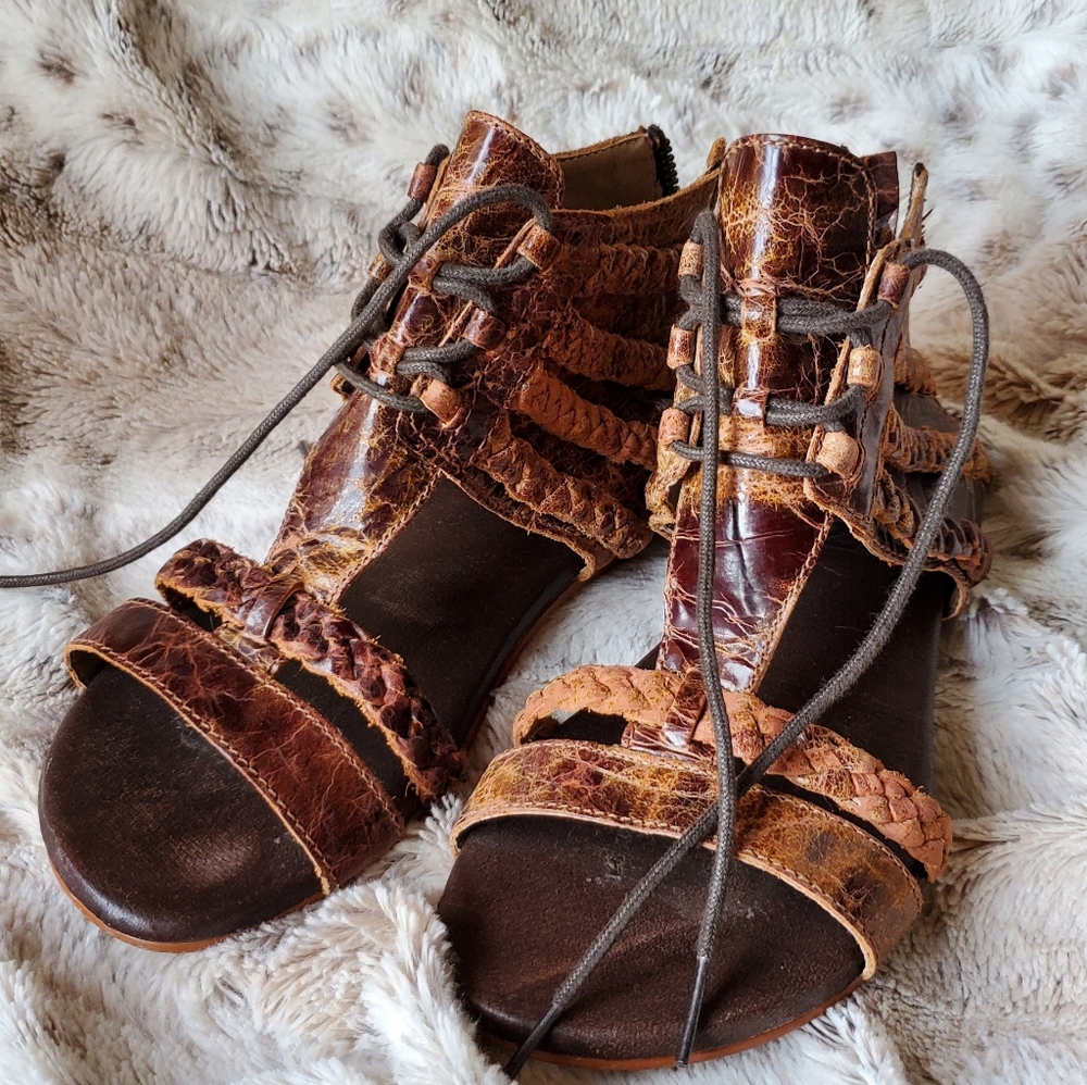Roan Poppy Tan Road gladiator sandals